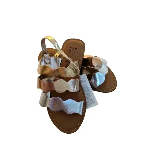 NWT Gap Kids Girl's Metallic Shiny Scalloped Silver Sandal SZ 12